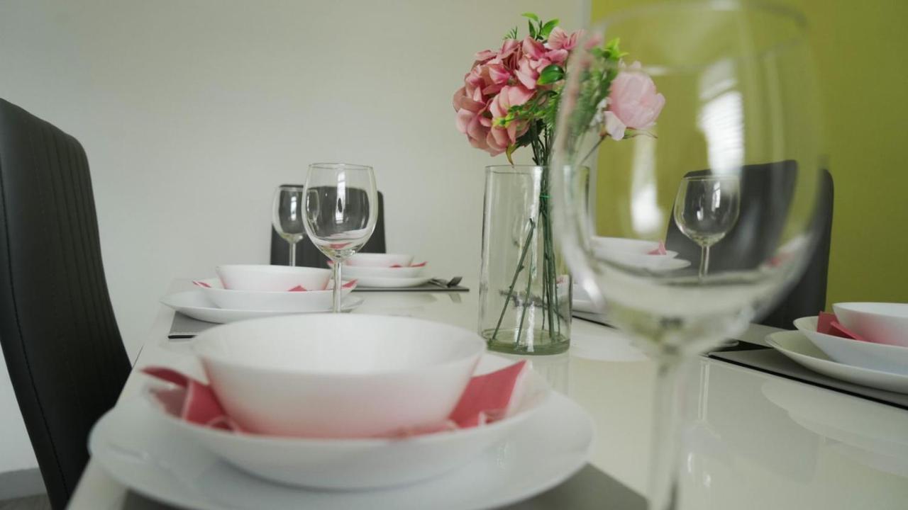Jewel Of Barking London Villa ภายนอก รูปภาพ