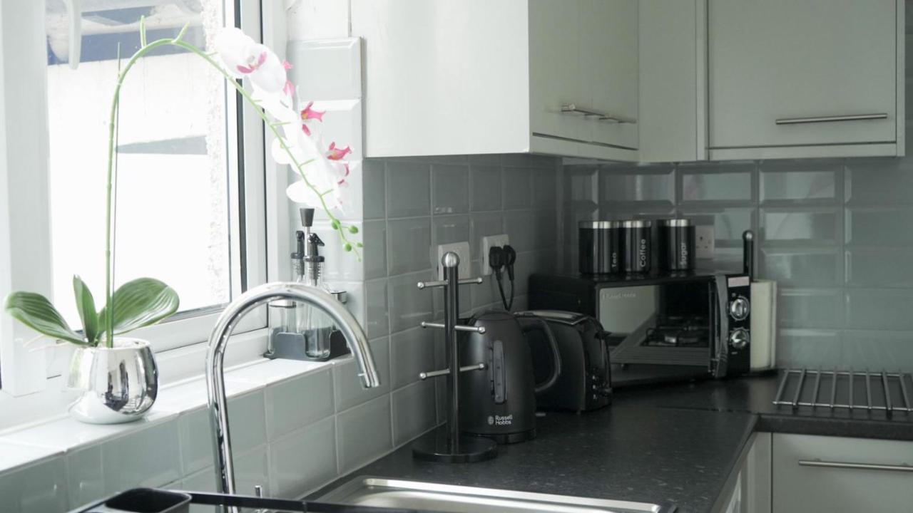 Jewel Of Barking London Villa ภายนอก รูปภาพ